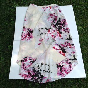 DKNYC LAYERD HIGH LOW MAXI SKIRT. Floral. Size 4